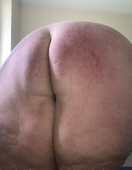 ladykeepsherlegsopen model archive