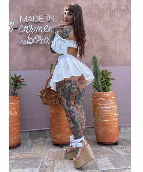 Lauzapata95 pornstar erotic pics