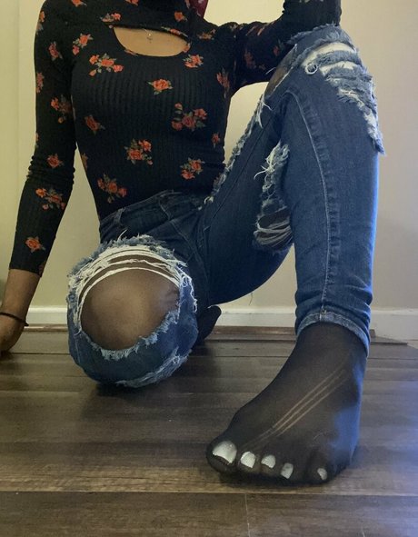 Carameltoesz sexy model photo