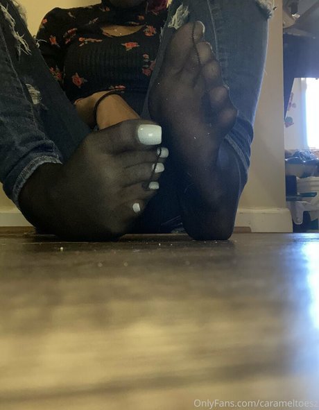 Carameltoesz model top image