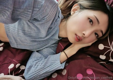 mikan cosfree model adult pic
