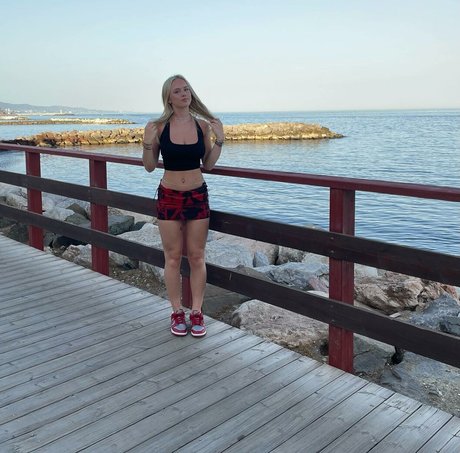 Gabriella Davies star naked picture