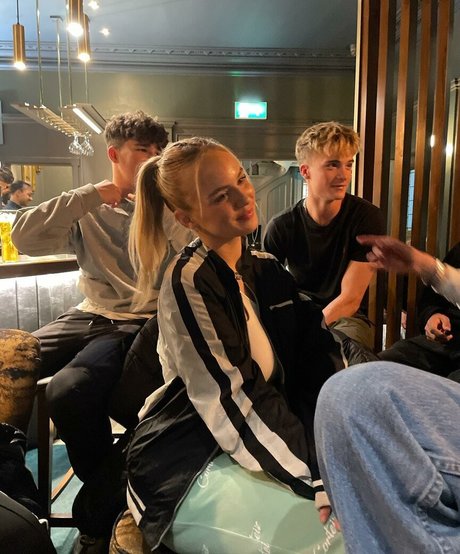 18 year old onlyfans pretty img