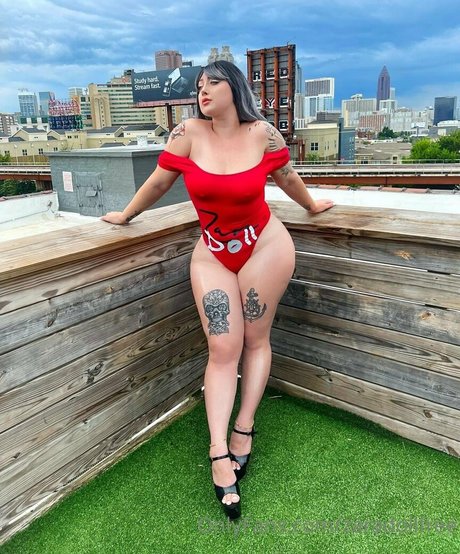 zaradollfree naked actress photo