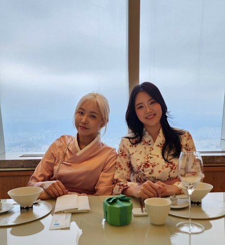 Yuggie TV sexy pornstar img