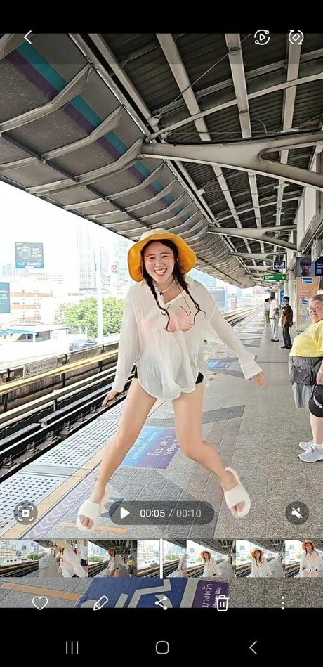 Yuggie TV star xxx image