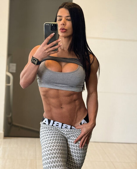 Eva Andressa naked model img