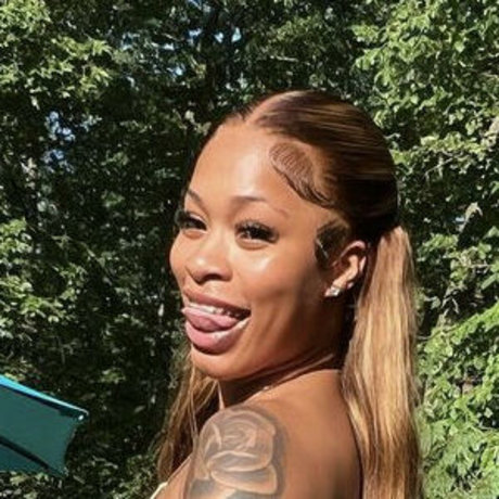 Official liyahhh sex pornstar picture