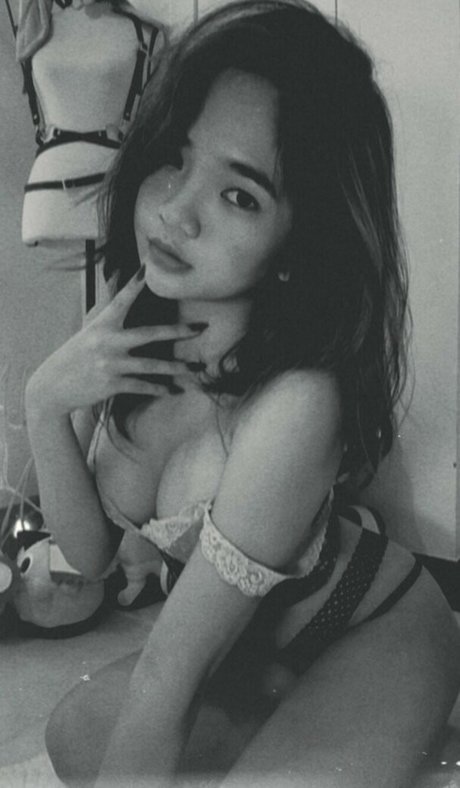 AlodiaMarie model hot image