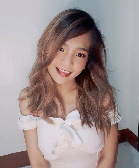 AlodiaMarie star sexy pics