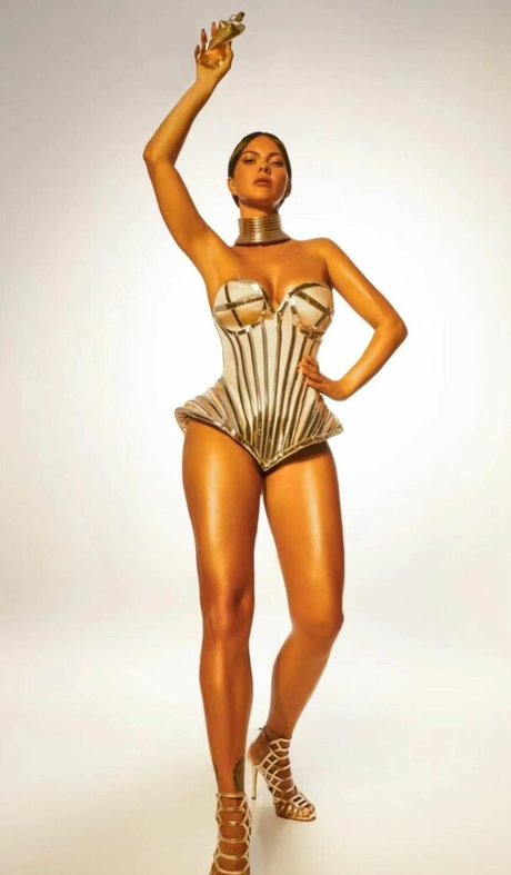 Apostoleanu pretty model photo