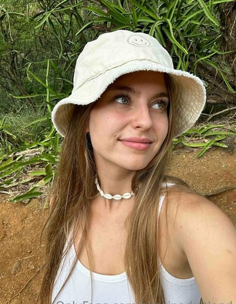 brown onlyfans beautiful pic