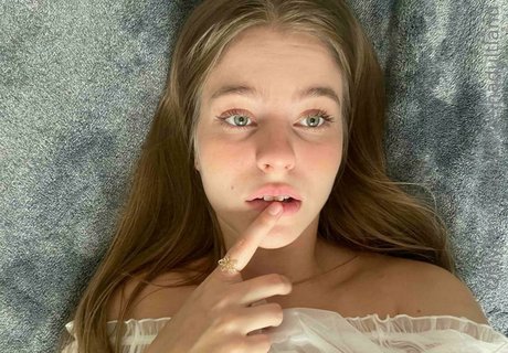 asian brunette onlyfans nudes photos