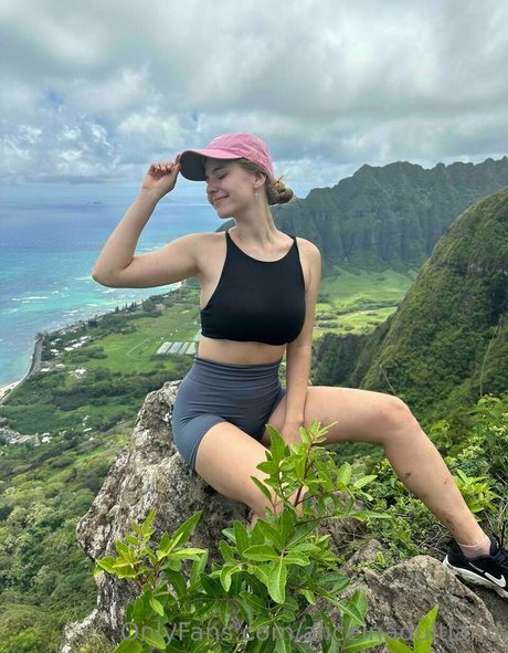 Aliceinadultland pornstar adult pics