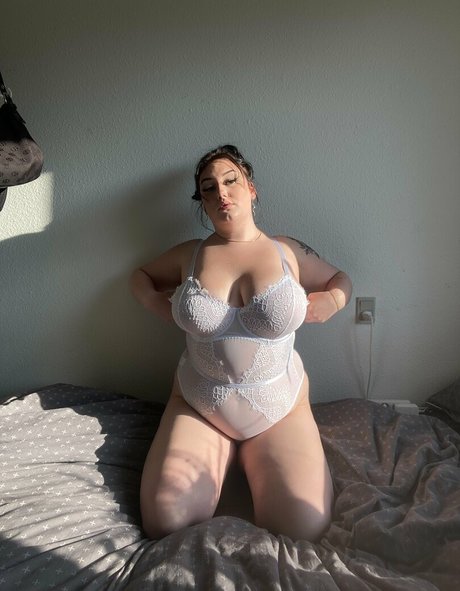 Chelsea Nielsen nude actress pictures