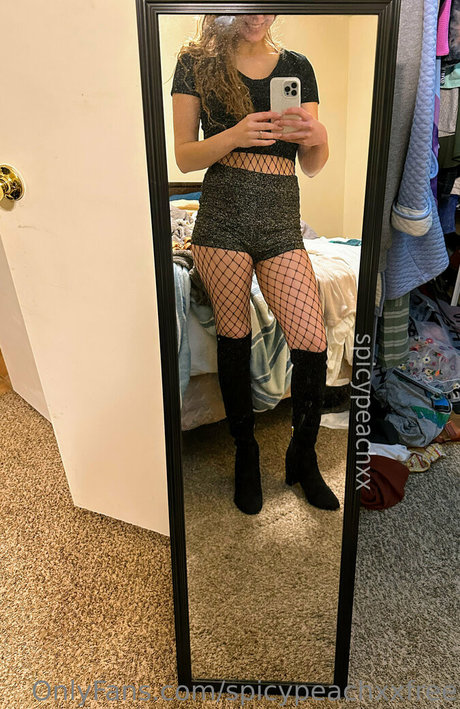 spicypeachxxfree exclusive model pictures