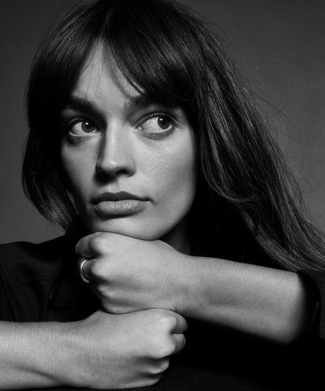 Emma Mackey model perfect img