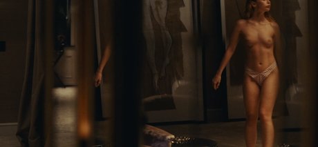 Lily Rose Depp erotic actress pics