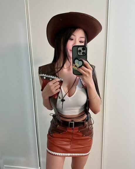 Cindy Phan sex model galleries