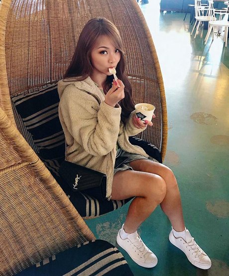 Cindy Phan model art pics