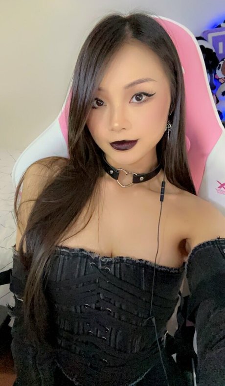 Cindy Phan model art pictures