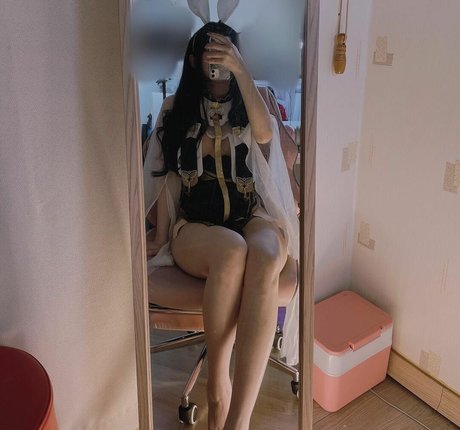 yudiii model pornographic photos