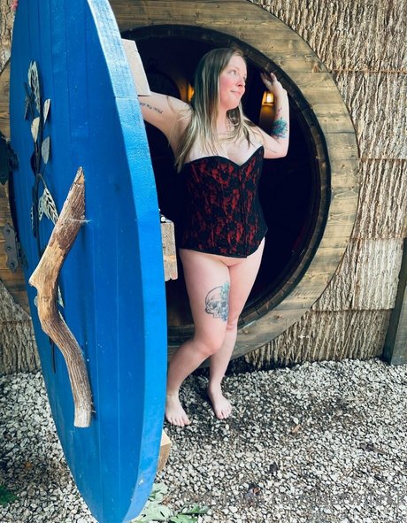 hotwifekk model hot pics