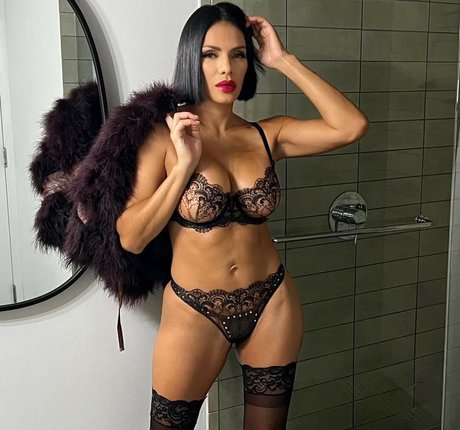 NinaUnrated star nude gallery