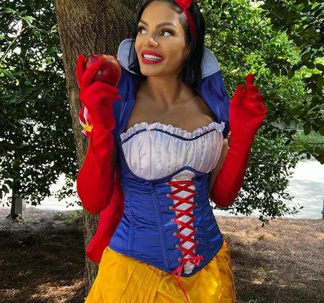 NinaUnrated pornographic star images