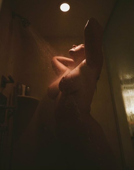 carrottcake nude model pic