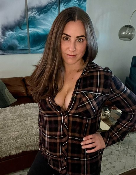 mila james naked star photo