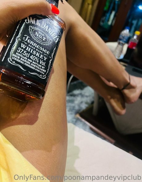 poonampandeytv exclusive actress pictures