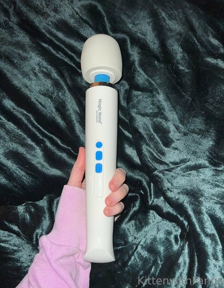 kittenwithfangsfree exclusive model pics