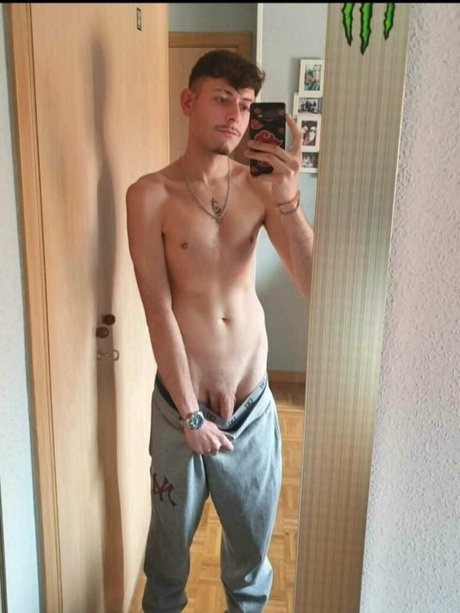 thonygreyfree naked star galleries