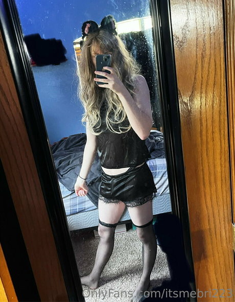 itsmebri223 nudes model images