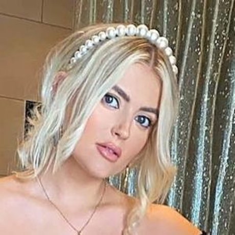 Lucy Fallon star naked image