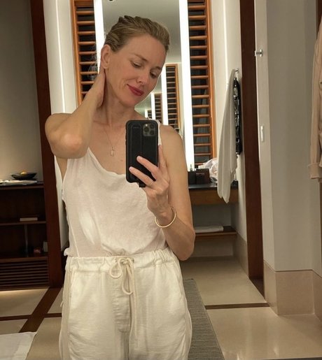 Naomi Watts high quality star picture