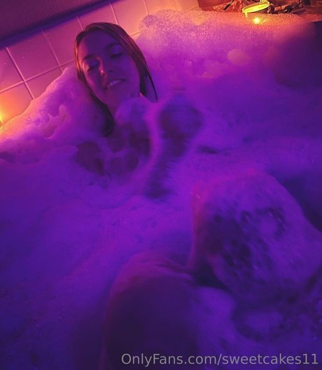 sweetcakes11 erotic actress image