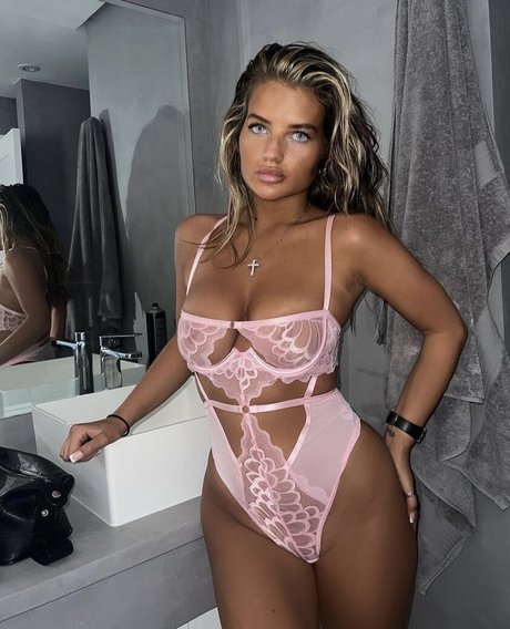 Mia Woodhall star exclusive photo