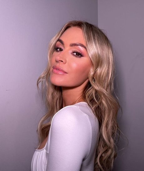 Laura Woods adult star img