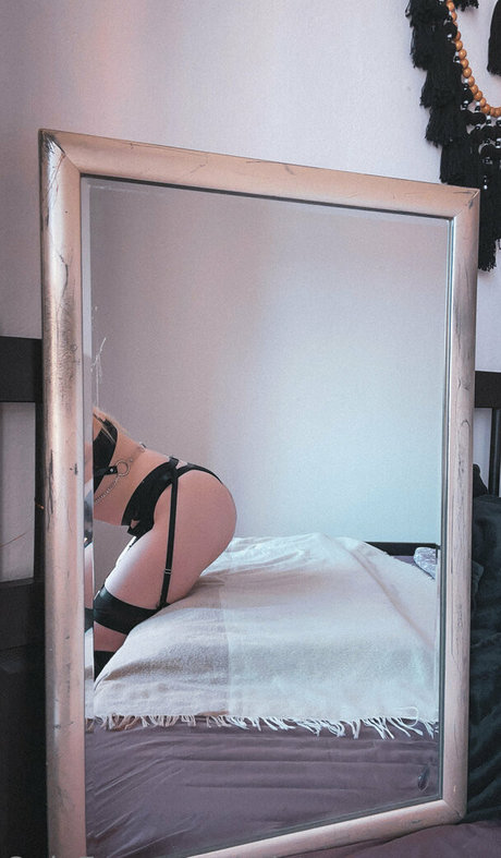 Mistressmegara model adult image