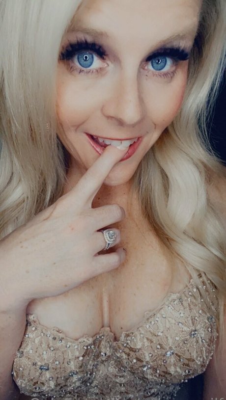 aclassymilf Profile photo