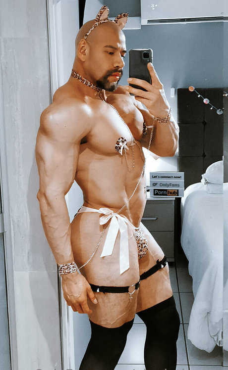 aleolatinoxxx model art photos