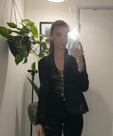 Novaleesi top star img