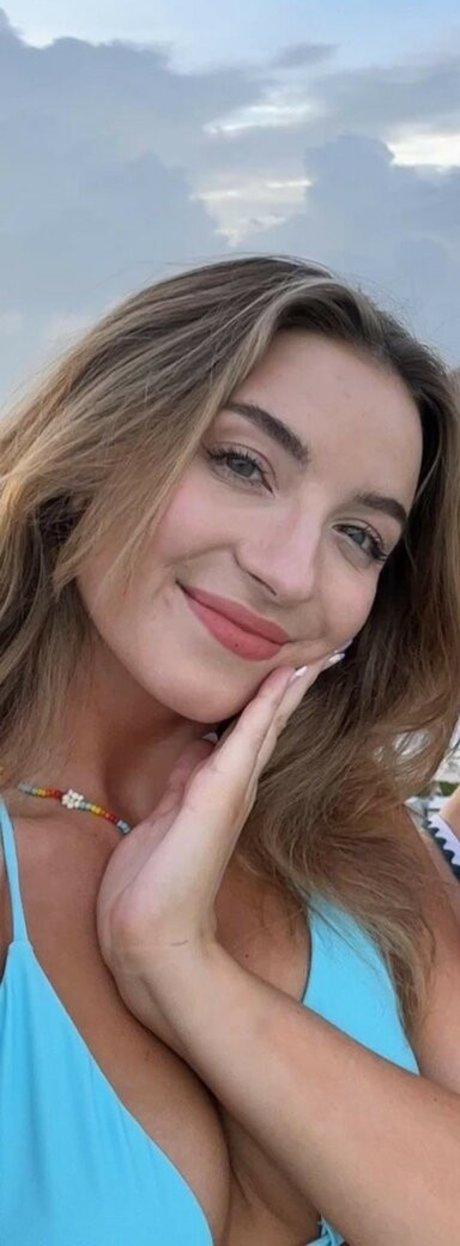 Novaleesi nudes star photos