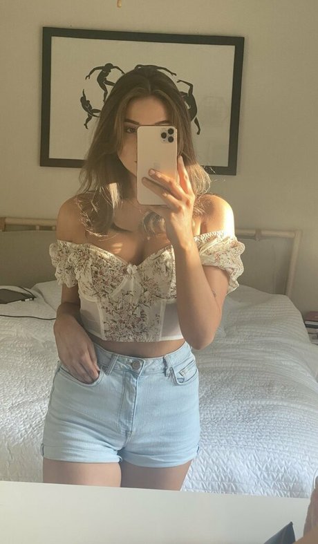 Novaleesi sexy actress photos