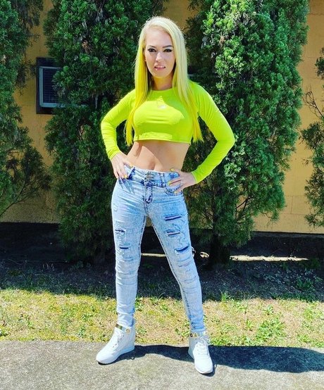 hooters onlyfans sexy photo