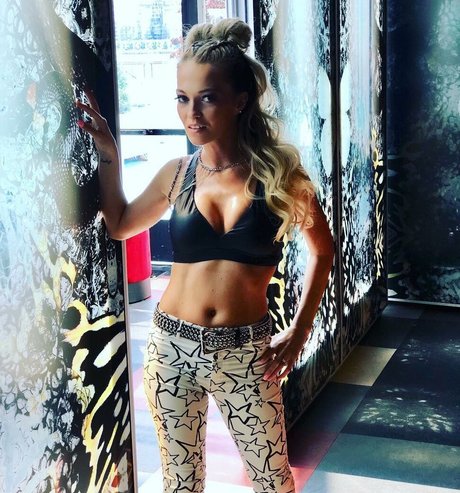 Alisha Edwards model beautiful pic