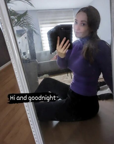 lauraa beautiful actress pictures