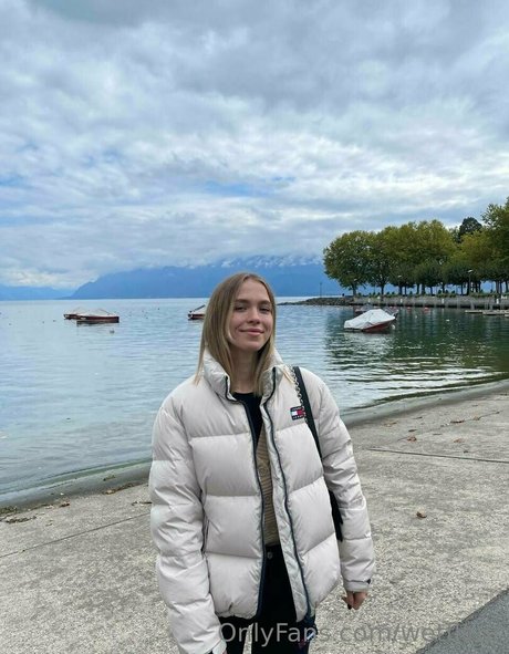 Wetfleur perfect pornstar photo